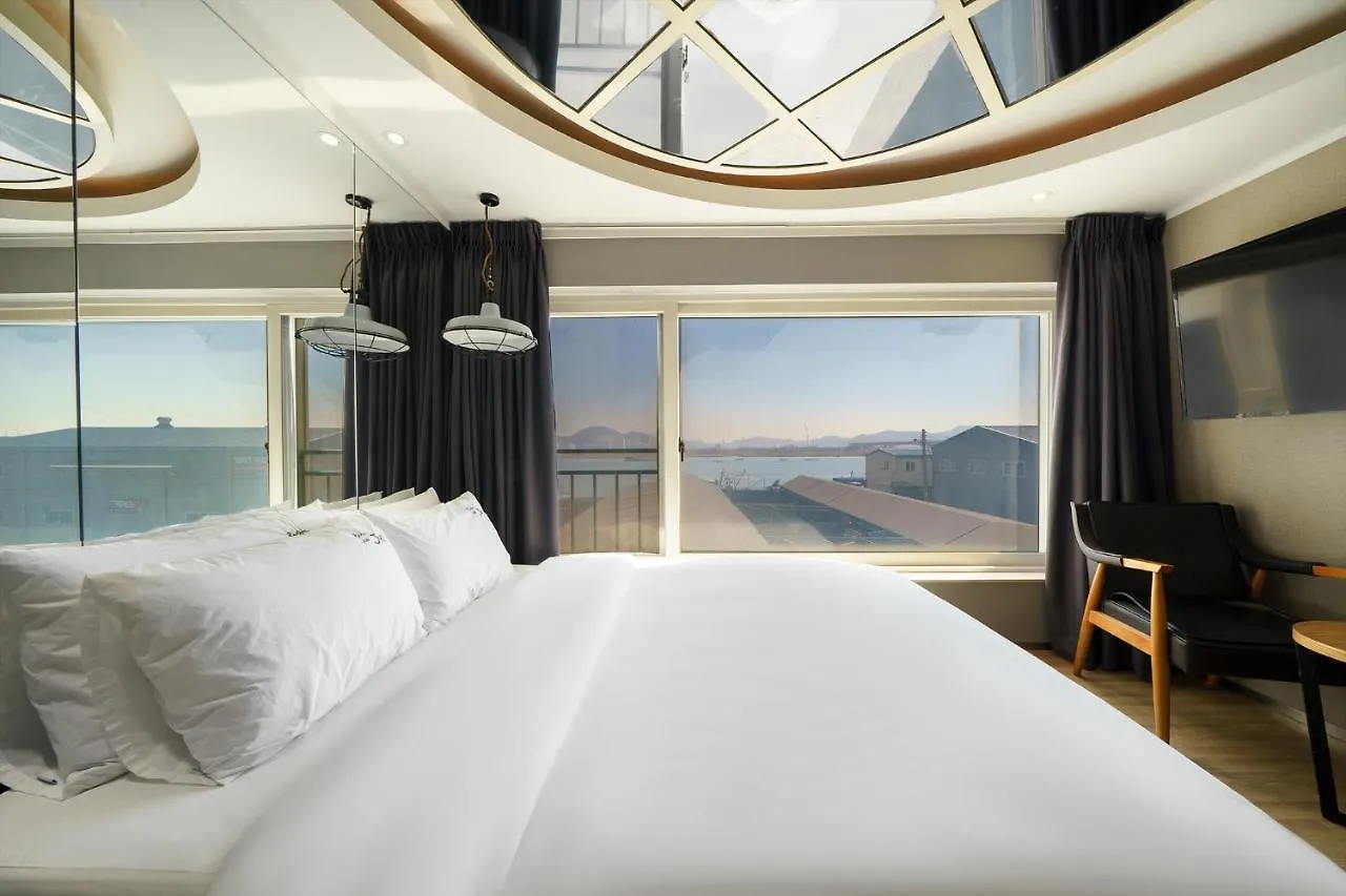 Jk Hotel Busan 2*,